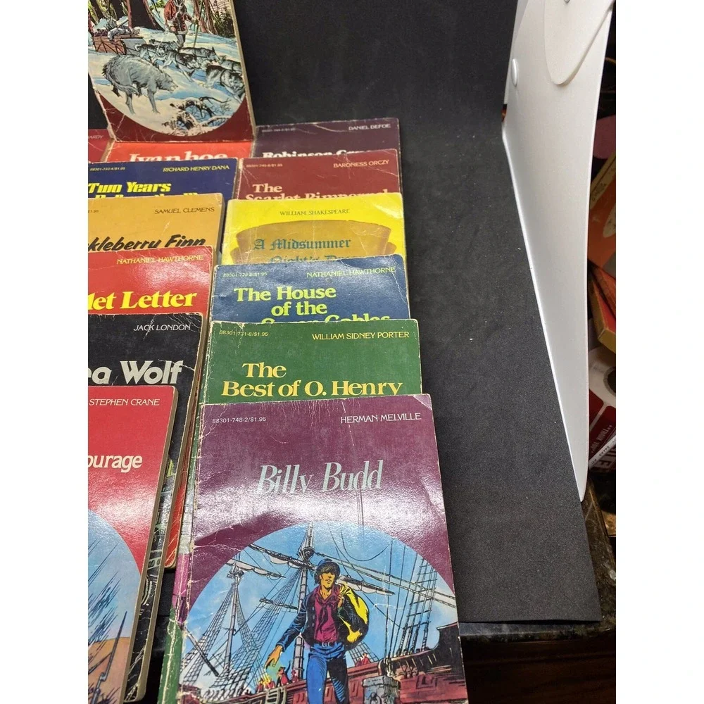 Lot of 19‎ Pocket Classics 